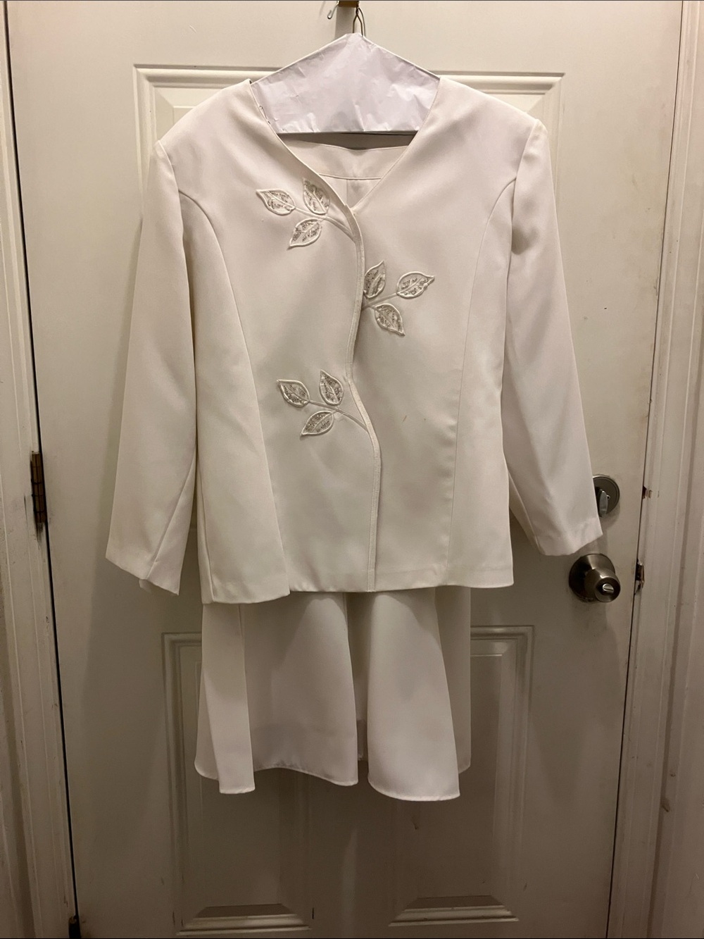 Chic White Two-Piece Jacket and Flared Skirt Set